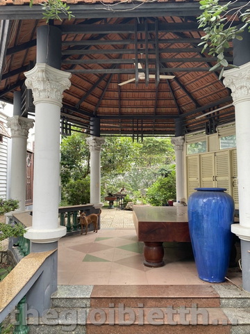Long description image 1