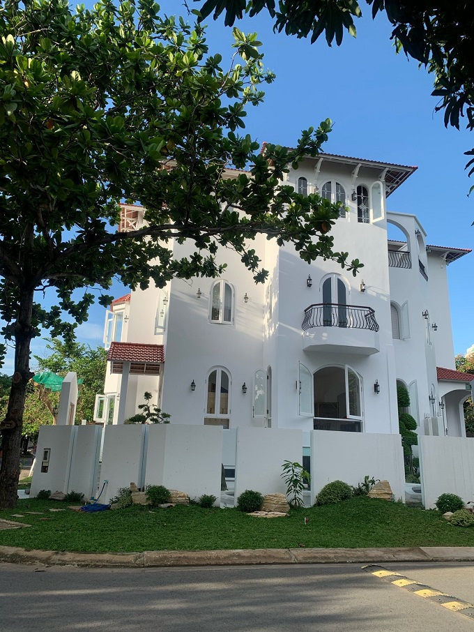 Long description image 1