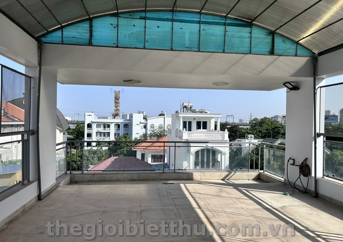 Long description image 1